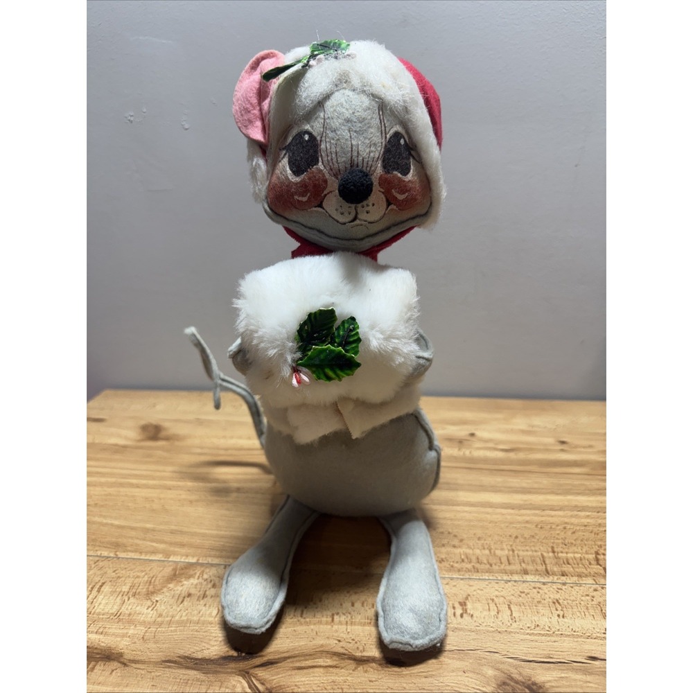 Vintage Annalee Art Christmas Mouse Mobilitee Doll 1965 12" Caroler Holly
